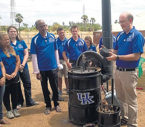 கரித்தூளிலிருந்து பூச்சிவிரட்டி- பிளாஸ்டிக் கழிவிலிருந்து மாற்று எரிபொருள்