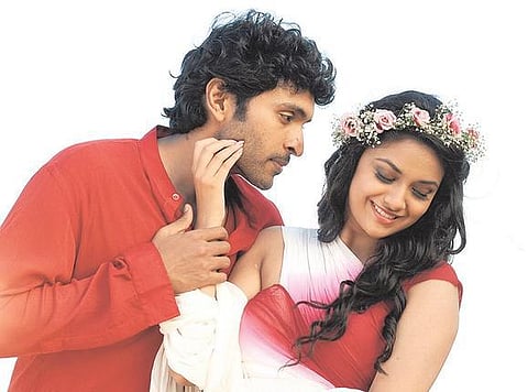 முதல் பார்வை: இது என்ன மாயம் - மயக்கவில்லை