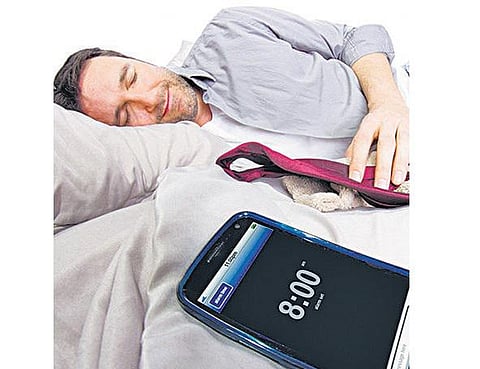 செல்போனுடன் தூங்குபவர்கள் இந்தியாவில்தான் அதிகம்