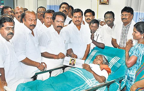 எம்ஜிஆர் அறக்கட்டளை சார்பில் ரூ.6 லட்சம் நிதி: தேவையான நிதியுதவி கிடைத்துள்ளது - நடிகை பரவை முனியம்மா மகிழ்ச்சி