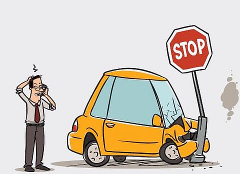 கார் விபத்துக்குள்ளானால் என்ன செய்ய வேண்டும்?