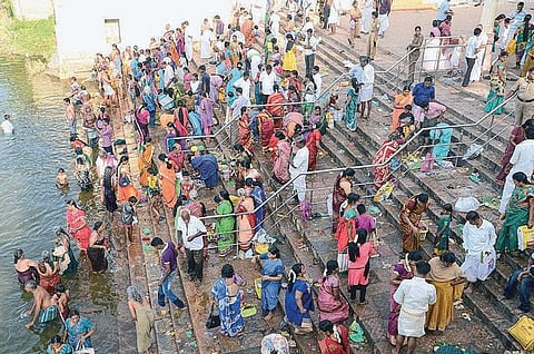 கரைபுரண்டு வரும் காவிரியம்மா!