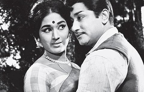 சூழல் ஒன்று: பார்வை இரண்டு- சென்று வா நிலவே