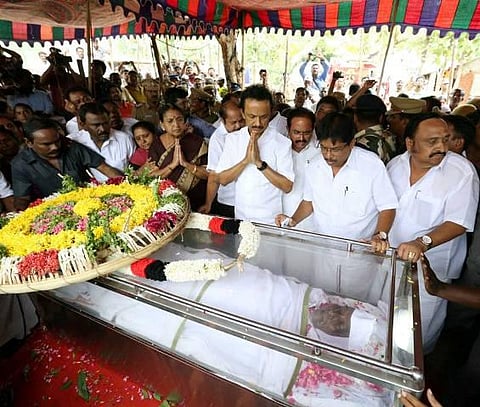 சசிபெருமாள் உடலுக்கு ஸ்டாலின் அஞ்சலி: திமுக சார்பில் ரூ.10 லட்சம் நிதியுதவி