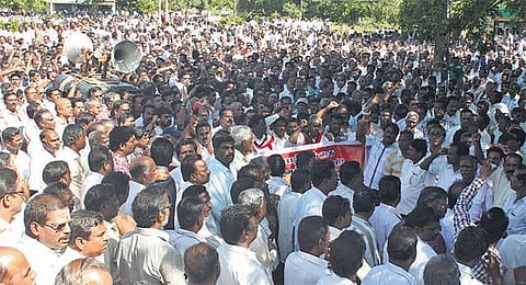 என்எல்சி தலைமை அலுவலகத்தை முற்றுகையிட முயன்ற தொழிலாளர்கள் கைது