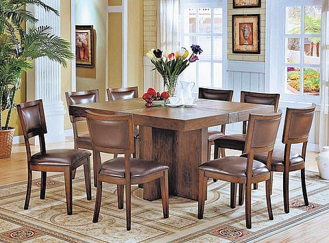 அபிமான வடிவங்களில் சாப்பாட்டு மேசைகள்