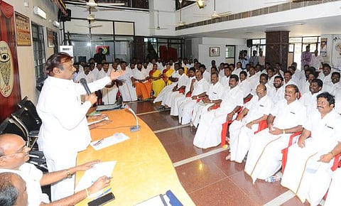 மது விற்பனையில் கட்டுப்பாடுகள்: அரசுக்கு தேமுதிக யோசனை