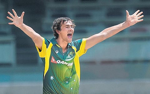 முத்தரப்பு கிரிக்கெட் தொடர்: இறுதிச்சுற்றில் ஆஸ்திரேலியா - 3 விக்கெட் வித்தியாசத்தில் இந்தியாவை வீழ்த்தியது