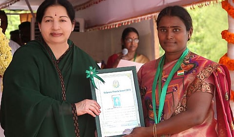 இஸ்ரோ திட்ட இயக்குநருக்கு அப்துல்கலாம் விருது: சுதந்திர தின விழாவில் முதல்வர் வழங்கினார்