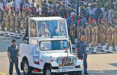 69-வது சுதந்திர தின விழா கொண்டாட்டம்: கோட்டையில் கொடியேற்றினார் முதல்வர் ஜெயலலிதா - ‘இஸ்ரோ’ விஞ்ஞானி வளர்மதிக்கு அப்துல் கலாம் விருது