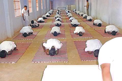 அனைத்து மத்திய சிறைகளிலும் கைதிகளுக்கு தினமும் யோகா பயிற்சி