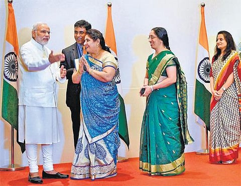 துபாயில் மோடியின் பேச்சை கேட்க குவிந்த 50 ஆயிரம் இந்தியர்கள்