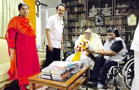 திமுகவில் இணைந்தார் கவிஞர் மனுஷ்யபுத்திரன்