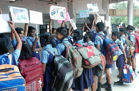 குழந்தைகளின் புத்தக சுமையை குறைக்க மத்திய அரசு புதிய திட்டம்