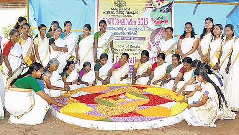 அத்தப்பூ கோலத்துடன் தொடங்கிய ஓணம் பண்டிகை: பத்மநாபபுரம் அரண்மனையில் கோலாகலம்