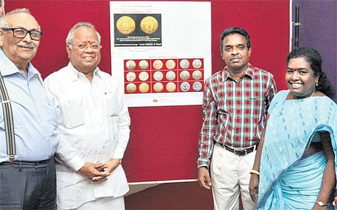 சென்னை 376-வது ஆண்டு: சிறப்பு தபால் உறை வெளியீடு