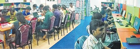 வாசிப்பை பெரிதும் நேசிக்கும் மாற்றுத்திறன் குழந்தைகள்: கோவையில் தனித்துவம் படைக்கும் சிறப்பு நூலகம்