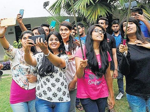 உன் செல்ஃபியை காட்டு... நீ யாரென்று சொல்கிறேன்