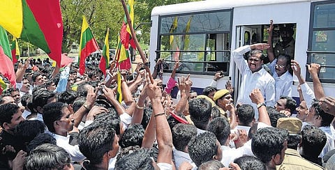 இலங்கைத் தமிழர்களை விடுக்க கோரி திருச்சி சிறையை முற்றுகையிட்ட தமிழர் வாழ்வுரிமை கட்சியினர்