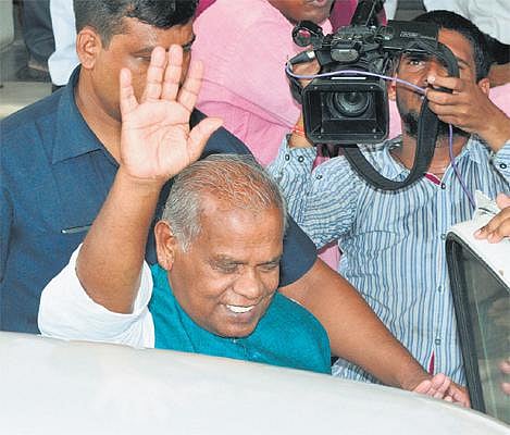 எம்எல்ஏ பதவியை ராஜினாமா செய்தார் மாஞ்சி