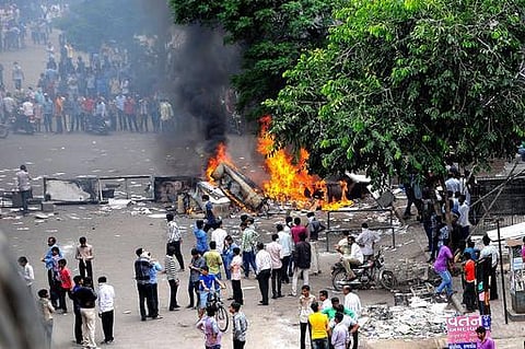 படேல் சமூகத்தினர் பந்த்: வன்முறைக்கு 6 பேர் பலி; ராணுவம் அழைப்பு