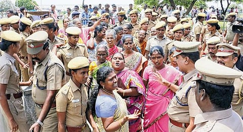 11 அம்ச கோரிக்கைகளை வலியுறுத்தி அமைப்புசாரா தொழிலாளர்கள் சென்னையில் ஆர்ப்பாட்டம்