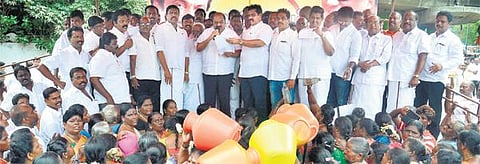 சேப்பாக்கம் தொகுதி மக்களின் அடிப்படை பிரச்சினைகளை தீர்க்காவிட்டால் மறியல்: அரசுக்கு திமுக எம்எல்ஏ அன்பழகன் எச்சரிக்கை