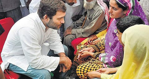 காஷ்மீரில் பாகிஸ்தான் குண்டு வீச்சால் பாதிக்கப்பட்டவர்களுக்கு ராகுல் ஆறுதல்