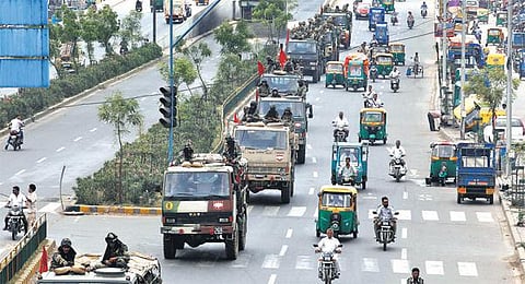 படேல் சமூகத்தினர் 3-வது நாளாக போராட்டம்: குஜராத்தில் கலவரம் ஓயவில்லை - முக்கிய நகரங்களில் ராணுவம் ரோந்து