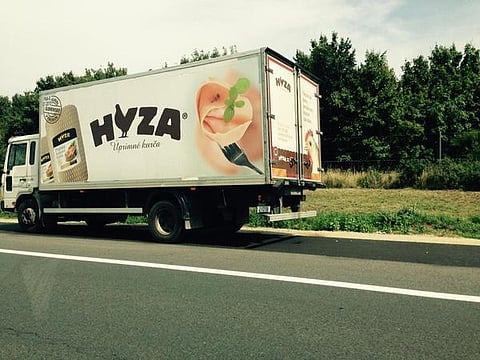 ஹங்கேரிய மர்ம லாரி ஒன்றில் அழுகிய நிலையில் 71 அகதிகளின் சடலங்கள்