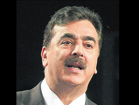 பாக். முன்னாள் பிரதமர் கிலானிக்கு கைது வாரன்ட்