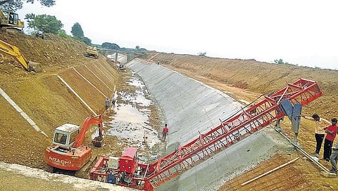 தமிழகப் பகுதிகளில் வரும் கிருஷ்ணா கால்வாய் சீரமைப்பு தீவிரம்: 32 இடங்களில் கான்கிரீட் தடுப்பு அமைக்கப்படுகிறது