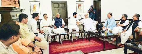 பிஹார் சட்டப் பேரவைத் தேர்தல்: தொகுதிப் பங்கீடு குறித்து கூட்டணி கட்சிகளுடன் அமித் ஷா ஆலோசனை