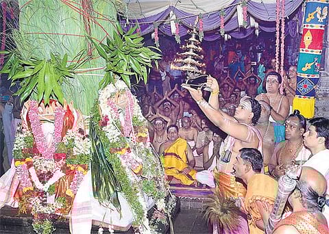 திருச்செந்தூர் கோயிலில் ஆவணி திருவிழா: தொடக்க நாளில் திரளான பக்தர்கள் பங்கேற்பு