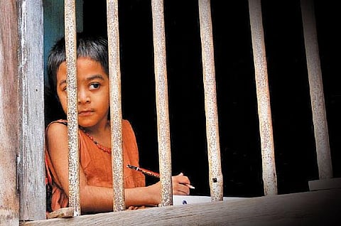 ஆசிரியர்களே.. எம் பிள்ளைகளைக் காத்தருளுங்கள்!