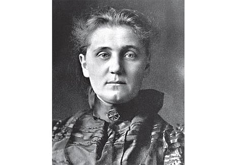 ஜேன் ஆடம்ஸ் 10