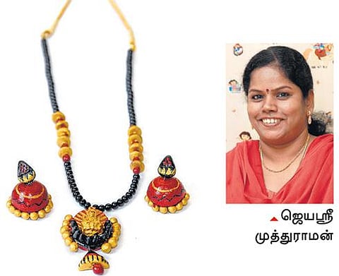 போகிற போக்கில்: கண்ணைக் கவரும் சுடுமண் நகைகள்