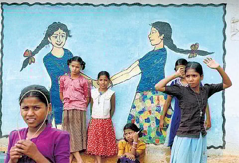 பெண் எனும் பகடைக்காய்: பெருகும் பொம்மைக் கல்யாணங்கள்