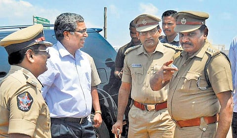 செம்மர கடத்தல்காரர்கள் வலையில் சிக்க வேண்டாம்: கூலி தொழிலாளர்களுக்கு ஆந்திர டிஜிபி அறிவுரை