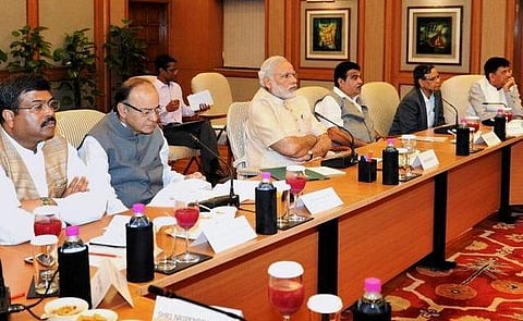 முதலீடுகளை துணிந்து உயர்த்துங்கள்: தொழில் துறையினரிடம் மோடி வலியுறுத்தல்