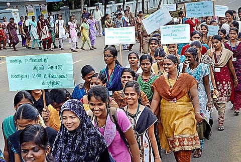 கர்நாடகாவில் கோயிலுக்குள் நுழைந்த தலித் பெண்களுக்கு அபராதம் விதிப்பு