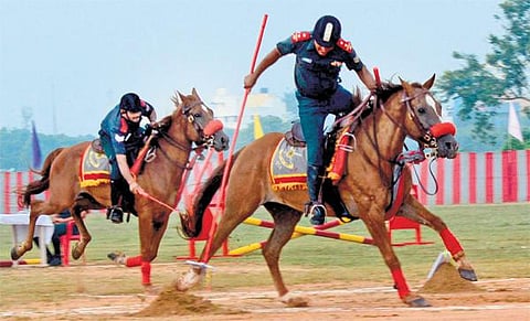 போர் நடக்கும்போது எதிரிகளை எவ்வாறு தாக்குவது? - பரங்கிமலை ராணுவ பயிற்சி மையத்தில் சாகச நிகழ்ச்சி: பார்வையாளர்கள் நேரில் பார்த்து மகிழ்ச்சி