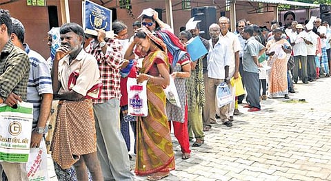 தாம்பரத்தில் குடும்ப அட்டை குறைதீர் முகாம்: முறையான அறிவிப்பு இல்லாமல் இடம் மாற்றம் - பொதுமக்கள் பாதிப்பு