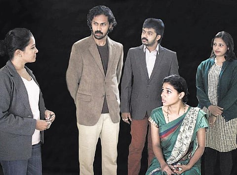 அமெரிக்க வேலிக்குள் ஒரு தம்பதி