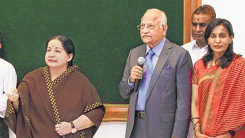 அம்மா மாளிகை, அடுக்குமாடி வாகன நிறுத்தம் திறப்பு: ரூ.123 கோடியில் மாநகராட்சி பணிகளை முதல்வர் ஜெயலலிதா தொடங்கி வைத்தார்