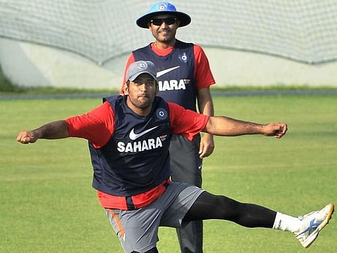 பிரிட்டன் ராணுவத்துக்காக டி20 காட்சிப் போட்டியில் விளையாடும் தோனி