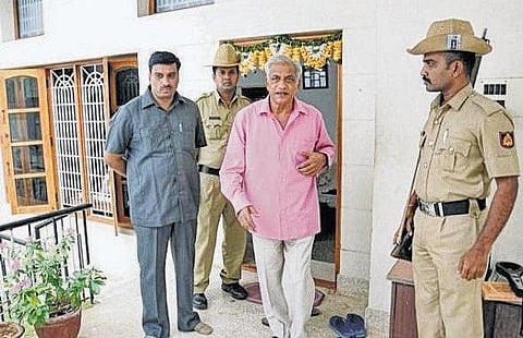 கல்புர்கி படுகொலையை தொடர்ந்து கன்னட எழுத்தாளர் பகவானுக்கு தொடரும் கொலை மிரட்டல்: வீட்டுக்கு பலத்த போலீஸ் பாதுகாப்பு