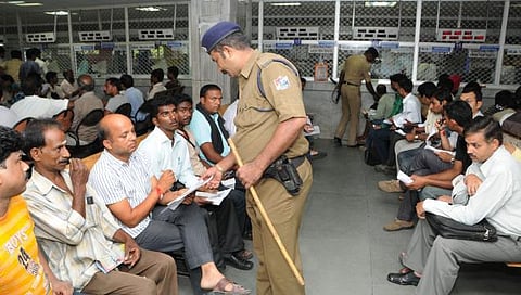 ரயில் டிக்கெட் முன்பதிவு மையங்களில் பெண்களுக்கு தனி கவுன்ட்டர்கள்
