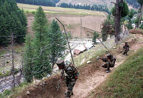 காஷ்மீர் எல்லையில் ஊடுருவல் முயற்சி முறியடிப்பு: 4 தீவிரவாதிகள் சுட்டுக் கொலை