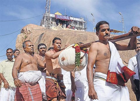 திருச்சி மலைக்கோட்டை உச்சிப் பிள்ளையாருக்கு பிரம்மாண்ட கொழுக்கட்டை படையல்